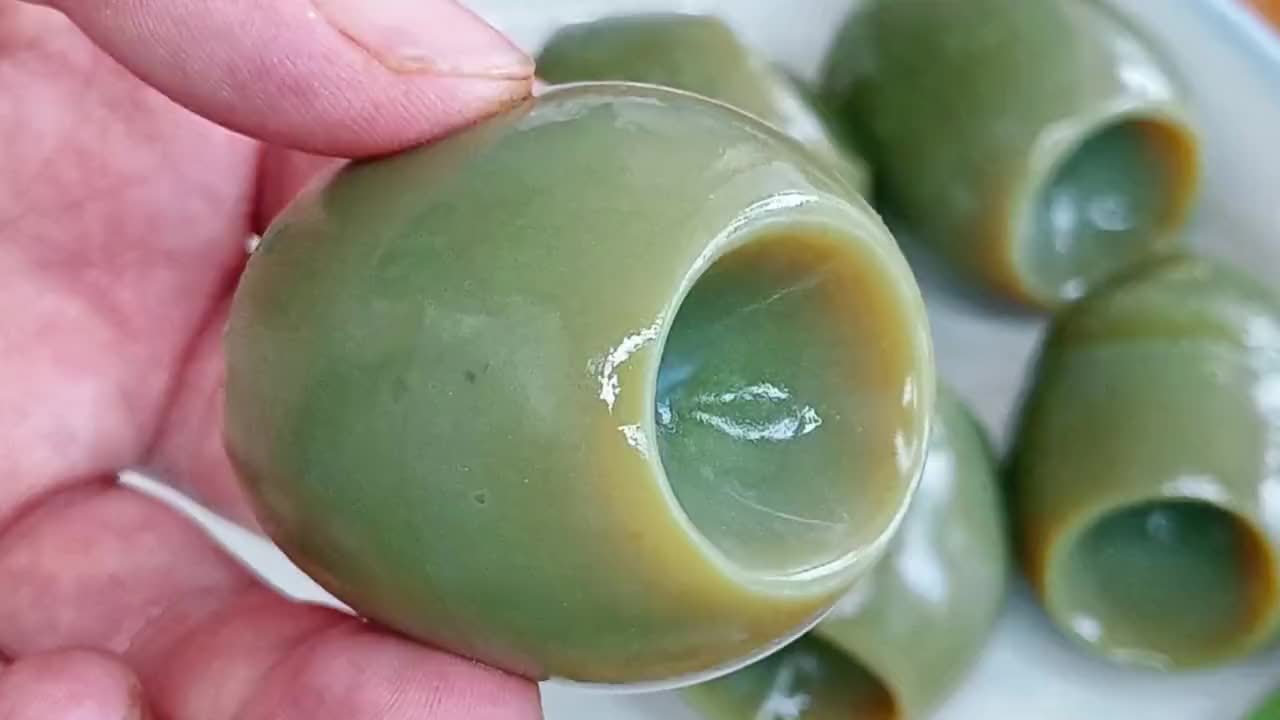 鸡蛋中加入食用碱，瞬间变另一种美食，真香