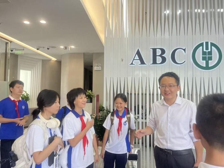 农行深圳东部支行：为师生解锁金融安全“必修课”