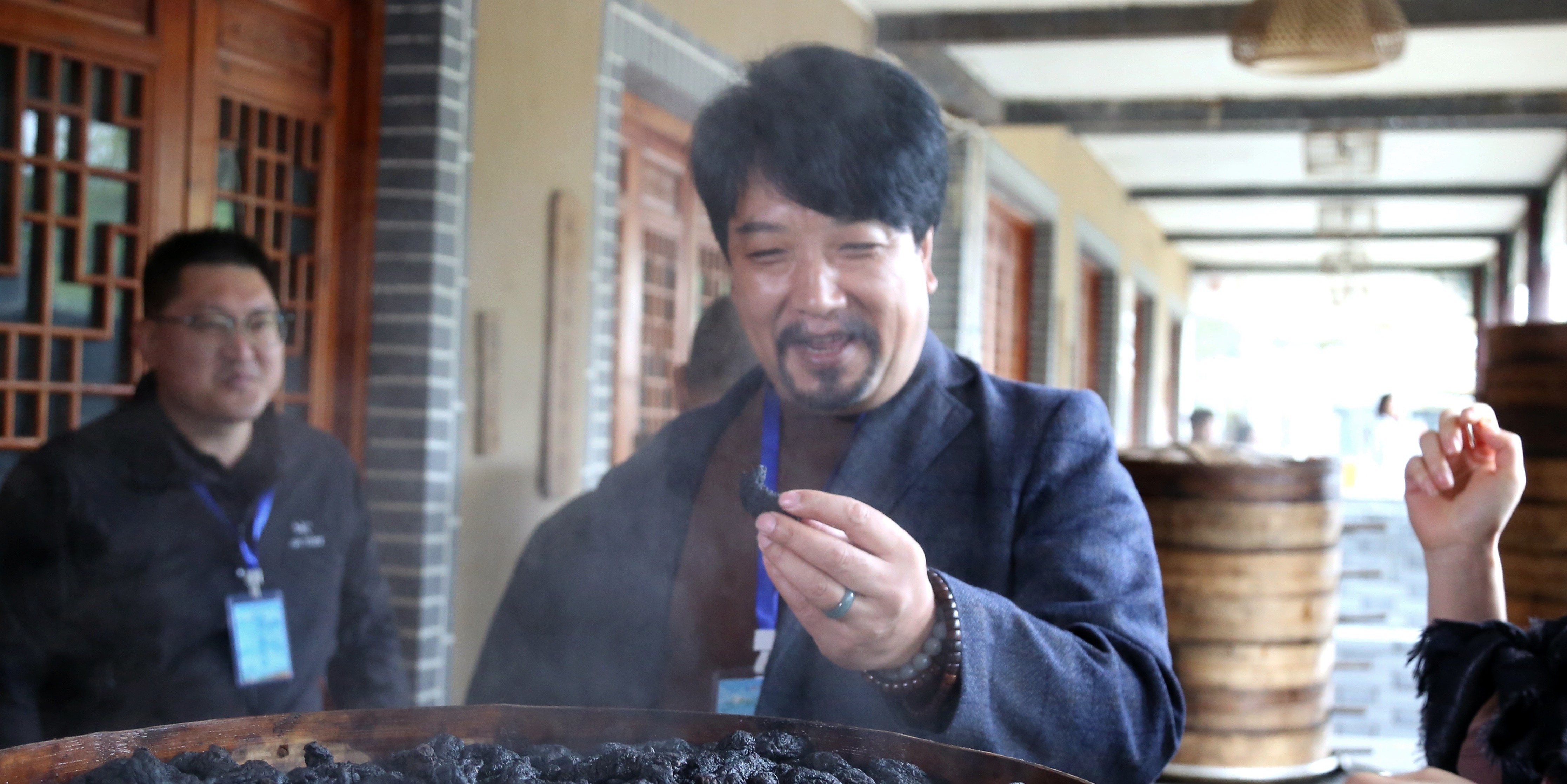 采风团栾川采风奇遇记：这些“乌漆嘛黑”的居然是中药瑰宝？