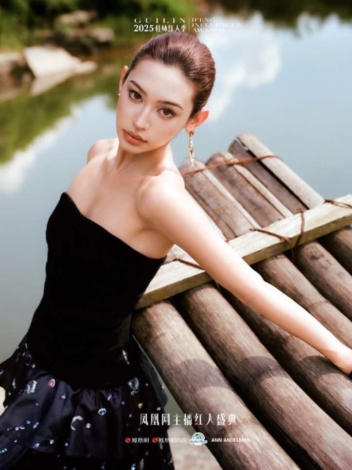 竟然是小米！被浓颜美女的山水大片惊艳住 #桂林山水国风大片 青绿长卷，悠然如画。桂林美景于光影中定格，绿意随镜头倾泻而下。以山水物语为题，在漓江之畔，与@小米爱喝小米粥 携手，与人间奇境对话。#凤凰