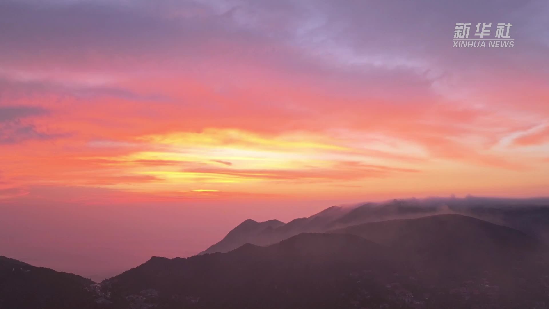 庐山现罕见“龙凤呈祥”景象