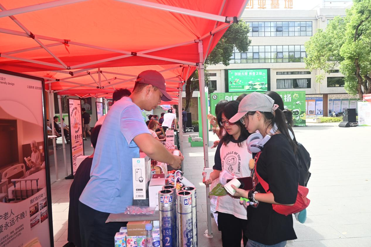 中南林业科技大学“创意无限，青春飞扬”创意集市圆满举办，点燃创新创业新活力