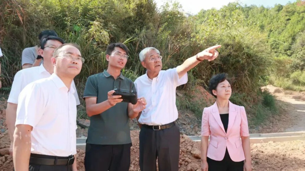 尹弘在乐平市调研