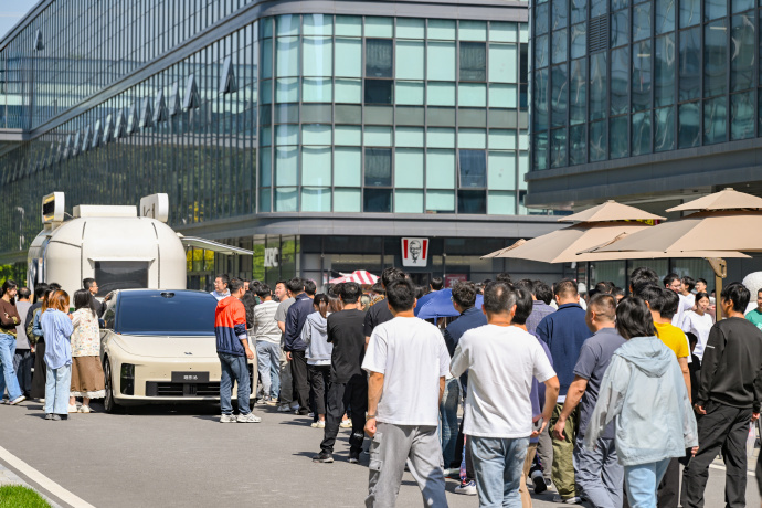 李想：理想i6新颜色正式命名为“云朵黄” 9月底开始交车