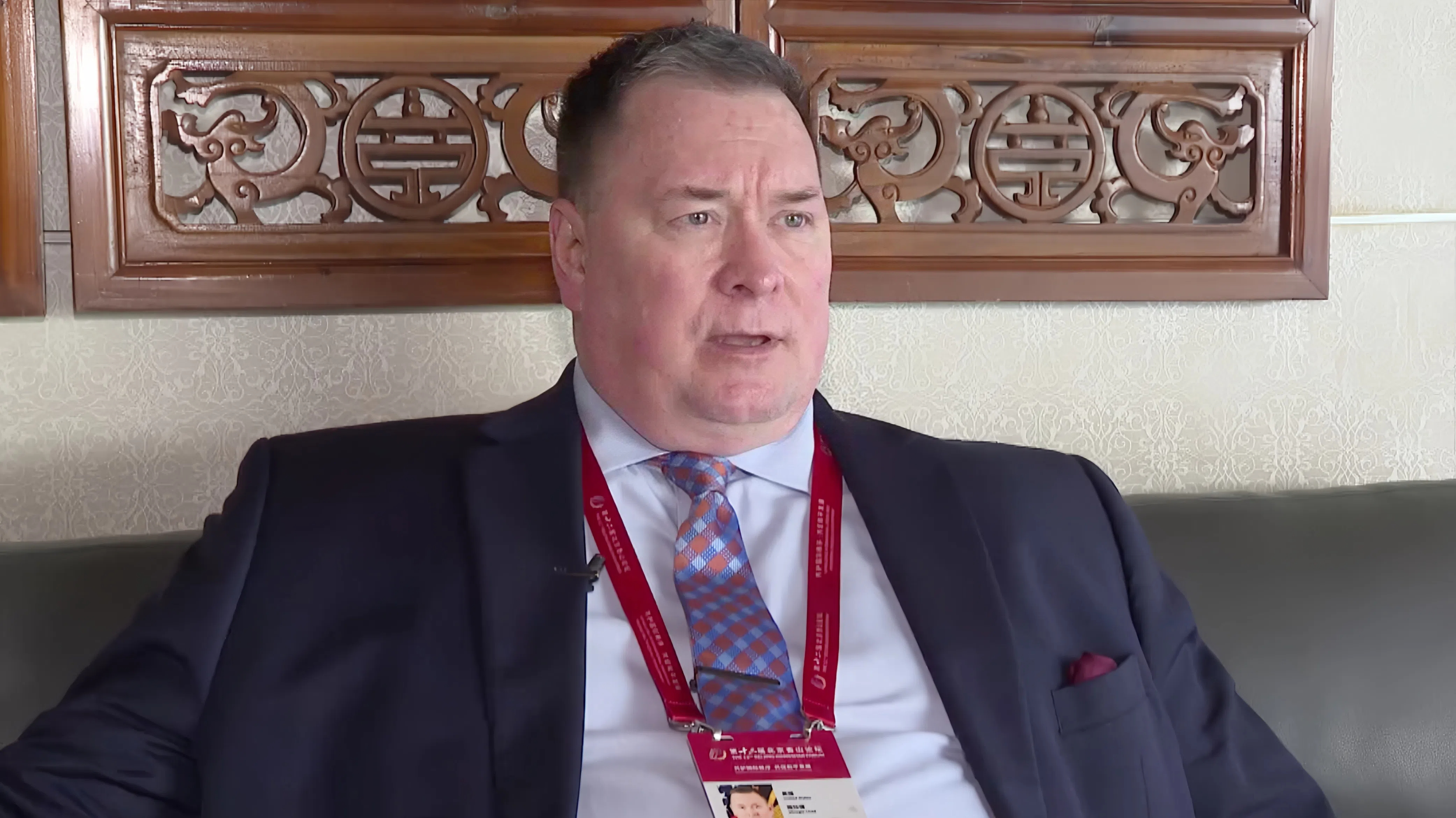 凤凰专访｜美前国防官员施灿德：确保中美关系不以冲突告终比台湾问题更重要