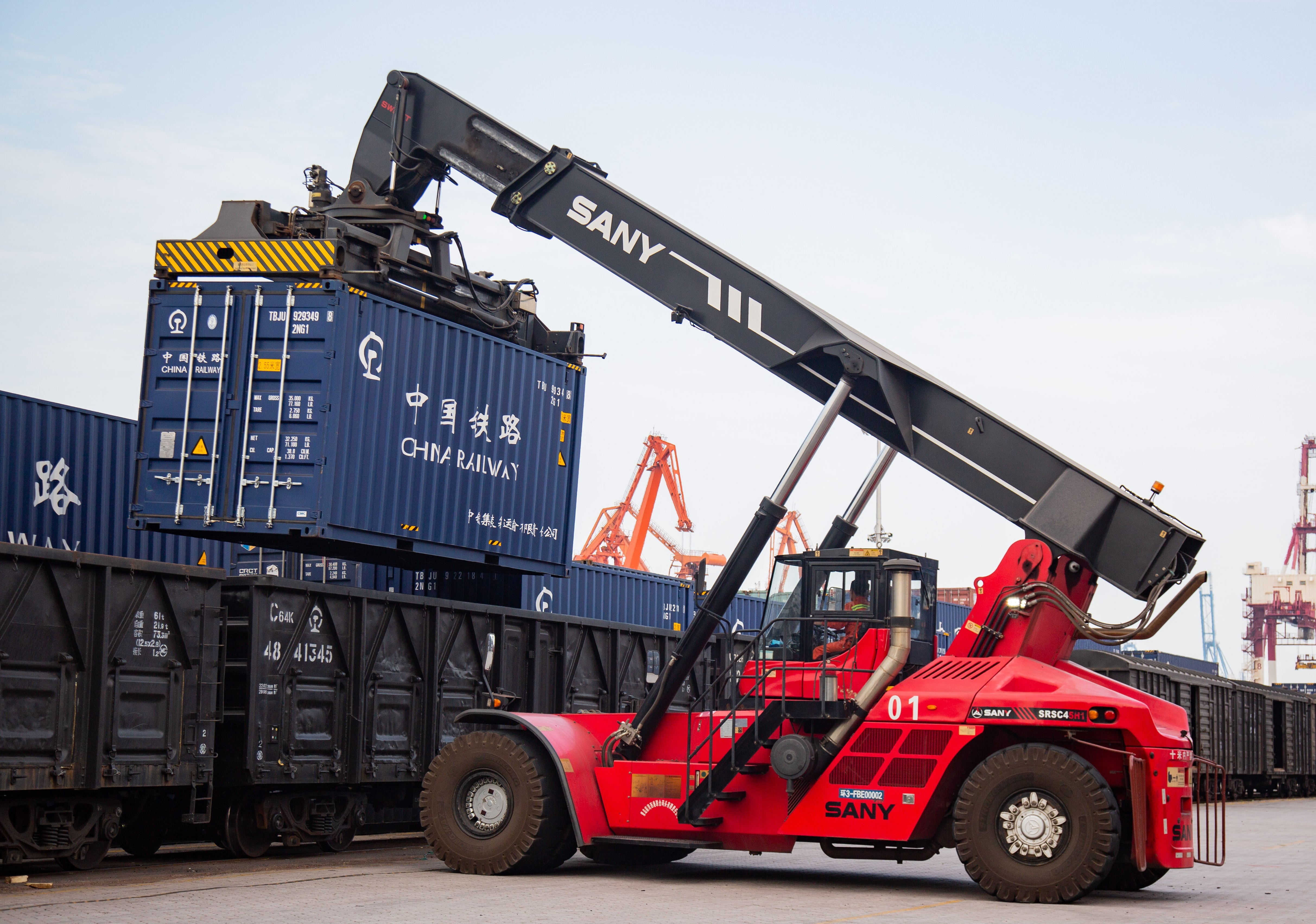 创历史新高！山东港口青岛港海铁联运纸浆发运量增长48%