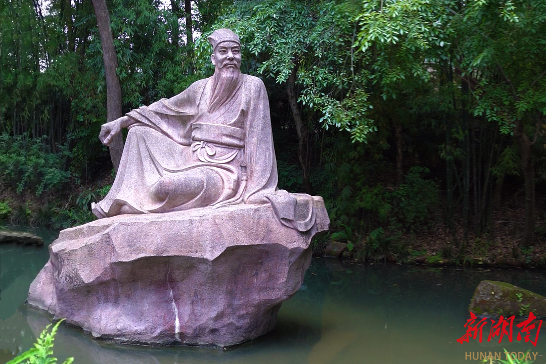 三苏祠后园的东坡盘陀像。