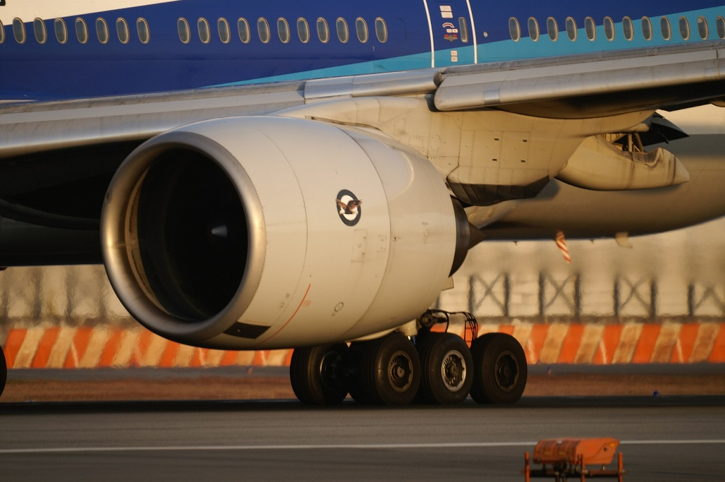 波音777客机搭载PW4000发动机