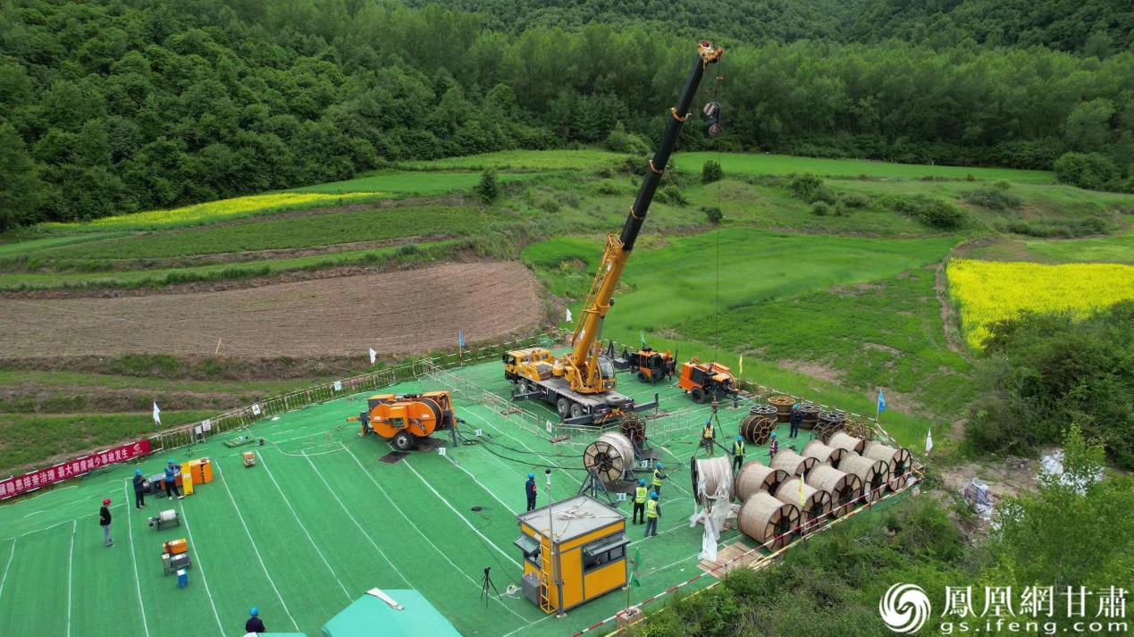 电动张力机在甘肃渭河源330kv送电线路工程中首次完成试点应用 甘肃送变电工程有限公司供图