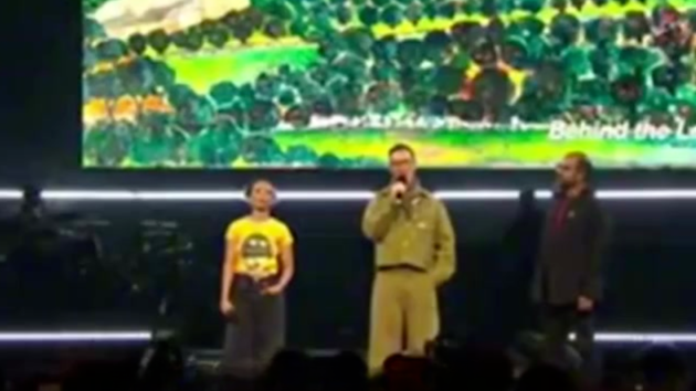 英国著名演员“卷福”在“携手为巴勒斯坦”活动上朗诵：巴勒斯坦，我值得活下去！