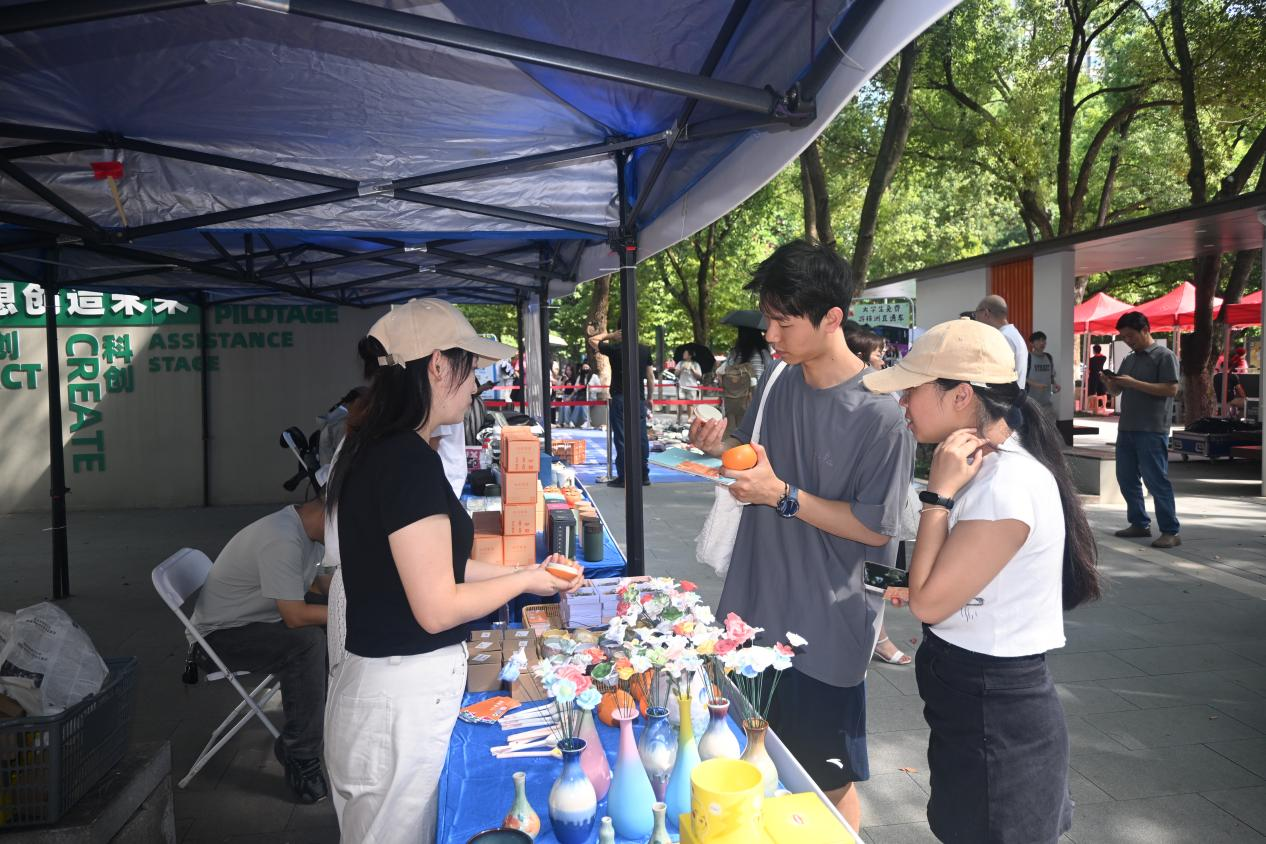 中南林业科技大学“创意无限，青春飞扬”创意集市圆满举办，点燃创新创业新活力
