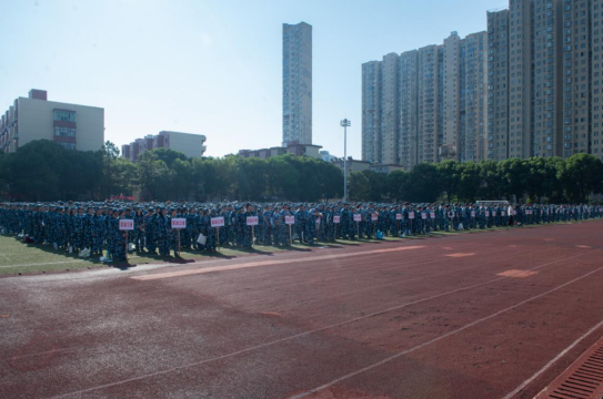 江西生物科技职业学院2025级新生开学典礼暨军训动员大会举行