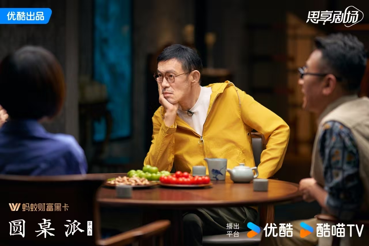 《圆桌派8》温暖回归！窦文涛开新话题聊遍人世间，一方圆桌窥见生活万花筒
