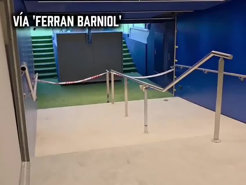 六台：诺坎普球场内部仍未完工，有地方出现了老鼠