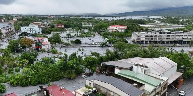 “桦加沙”来袭,台湾花莲光复城区惨况曝光