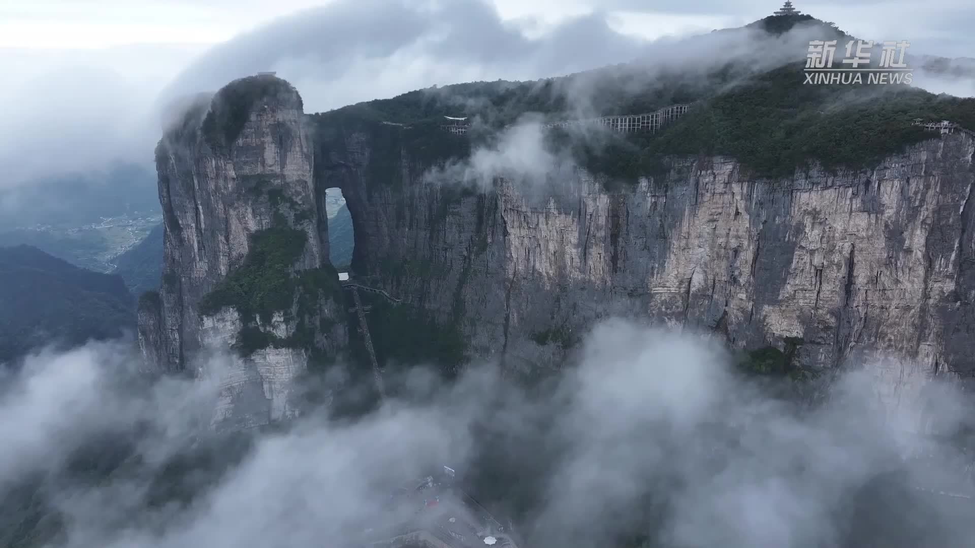 湖南张家界天门山第十一届翼装飞行世锦赛落幕