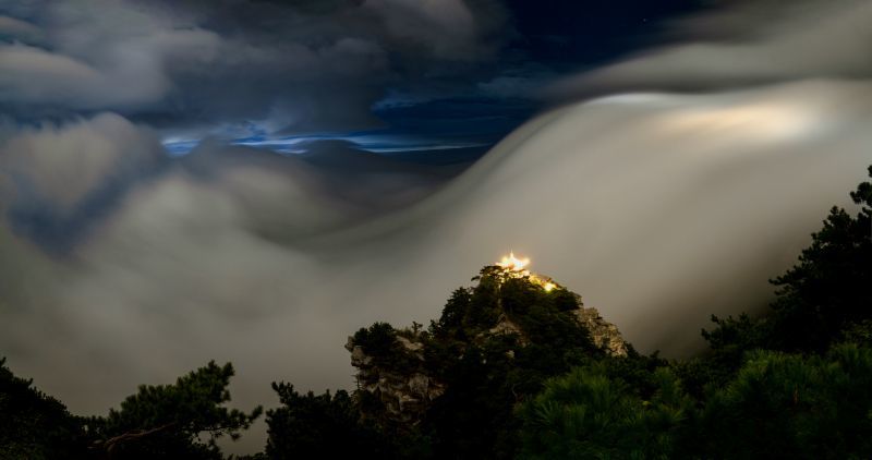 九江：庐山夜晚现瀑布云奇观（图）
