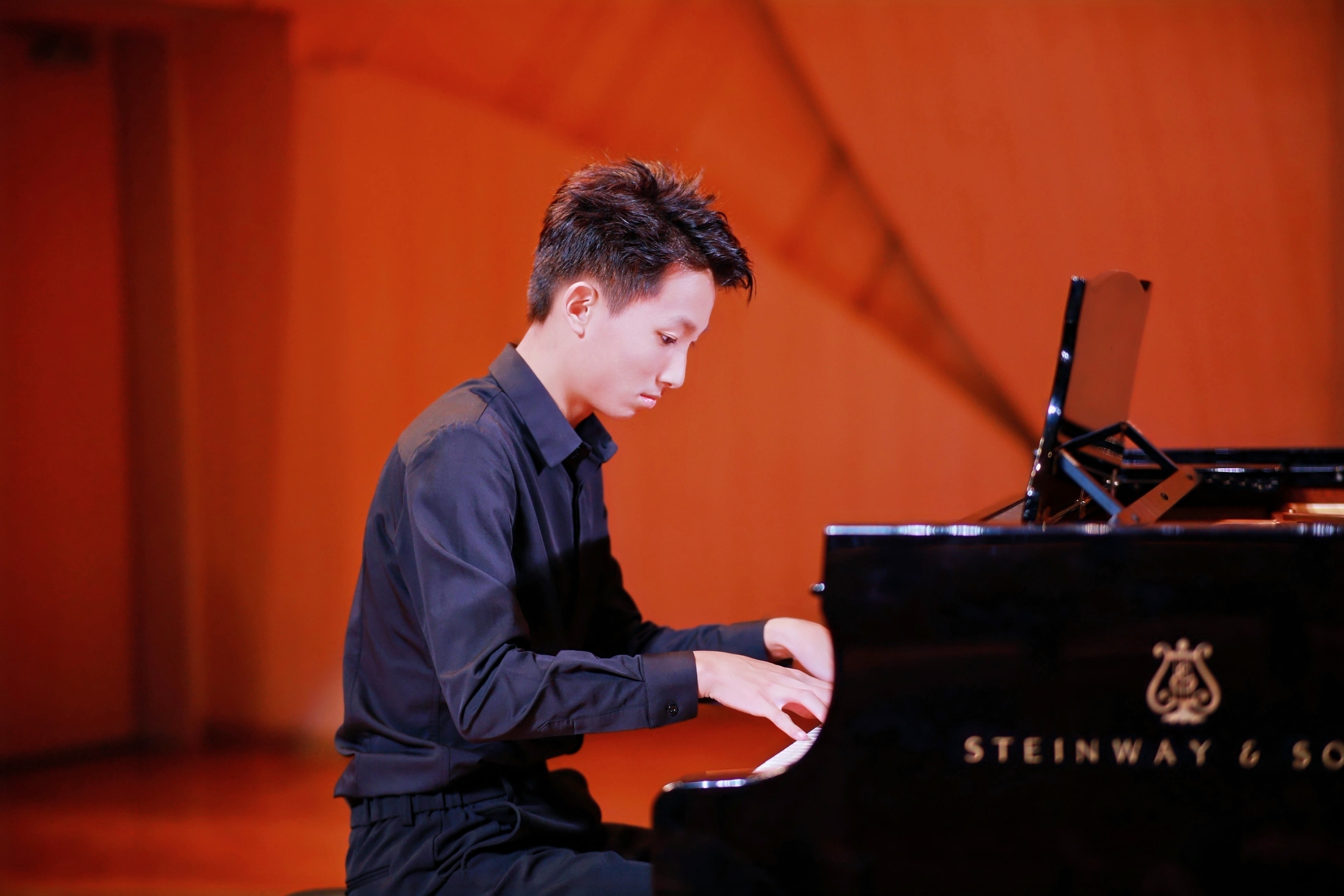 以音乐之名，为青春筑梦——龙岗青年潮流公益音乐会圆满举行