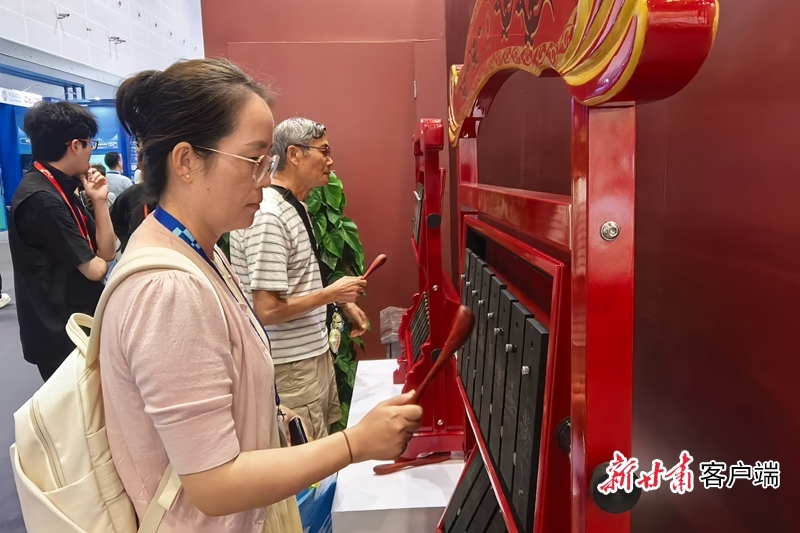 参展代表体验方晌演奏