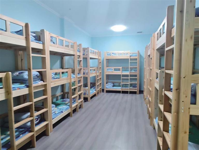 托管班整齐的床铺