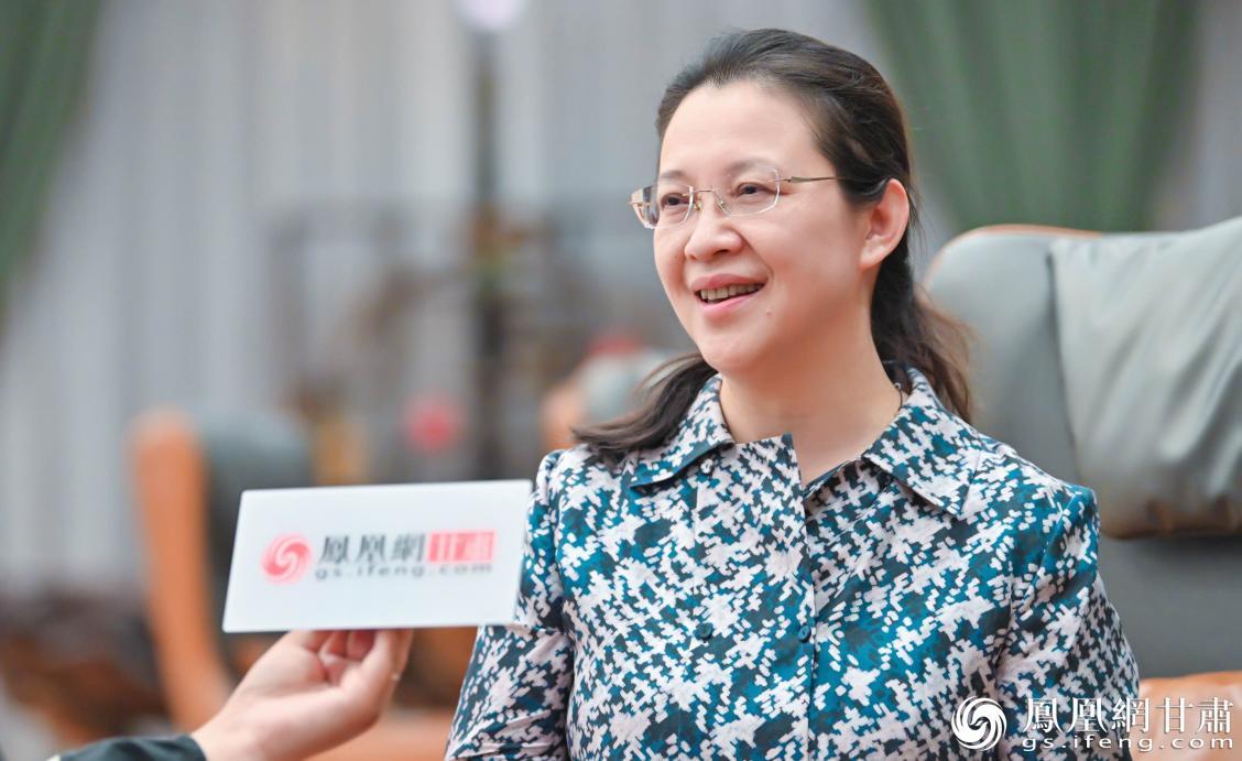 李利芳接受凤凰网专访时说,与国际中文教育深度对接融合是中国儿童文学走出去的新路径。