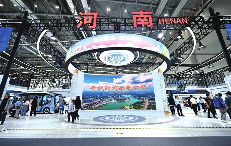 2025世界制造业大会上，河南以“豫见智造 链动未来”为主题举办主宾省展，借助大会展示形象，拓展合作。
