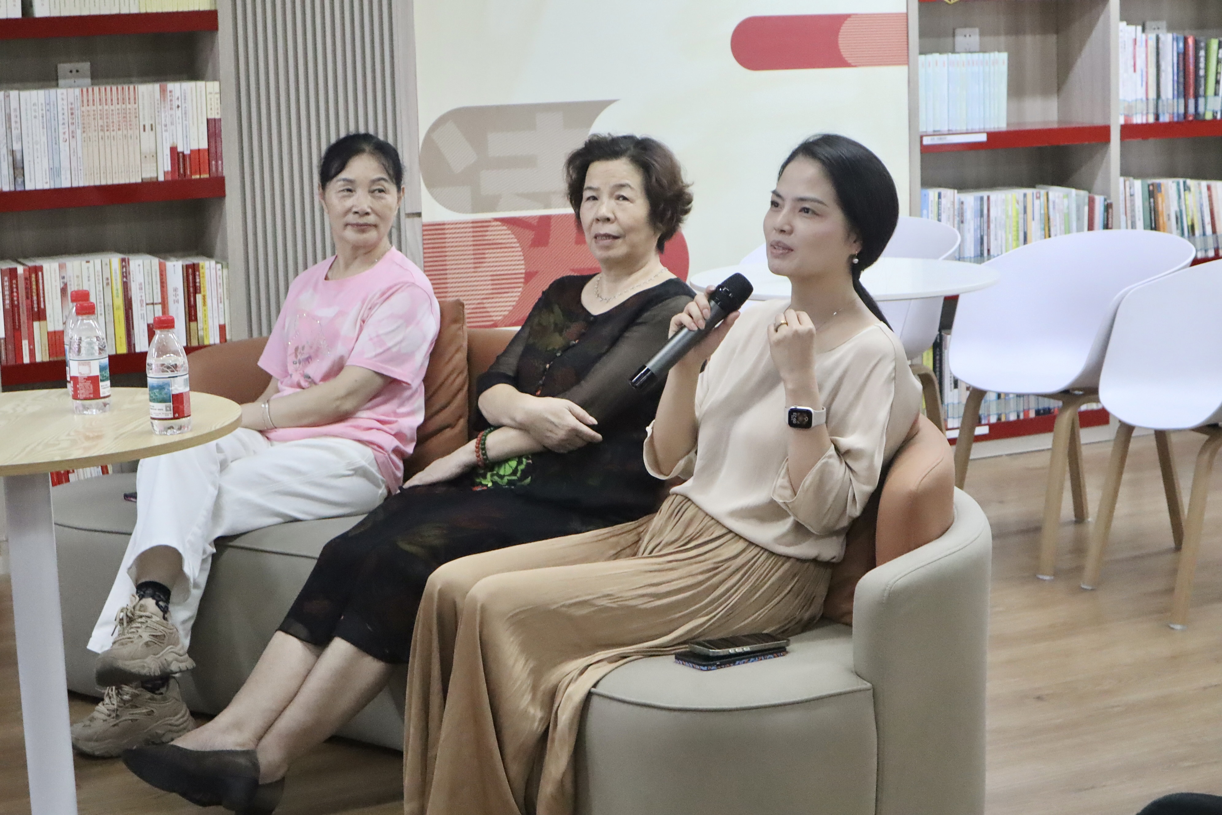 话团圆、做漆扇、品乡味……新碶街道：30余名侨界群众共庆中秋