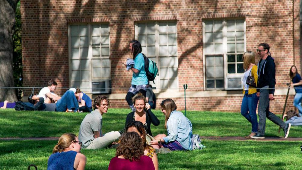 美国迎新季冷清异常！“签证收紧”+“H-1B涨价” 国际学生赴美人数骤降