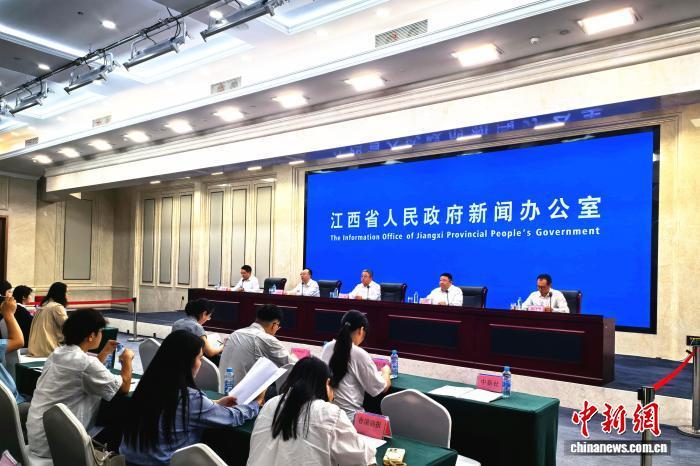 9月24日,2025世界VR产业大会新闻发布会在南昌举行。记者 吴鹏泉 摄