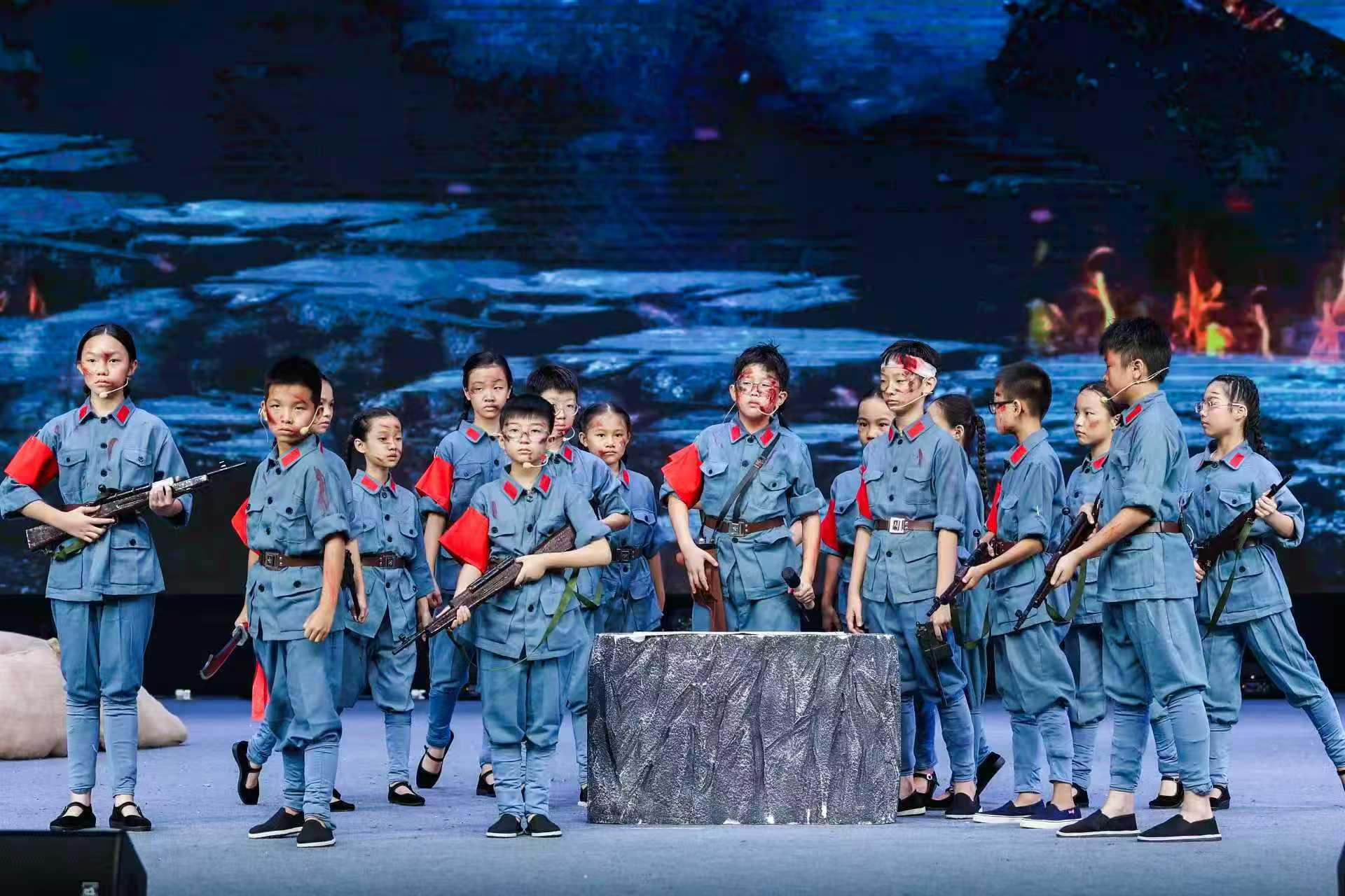 三亚市第一小学 《琼崖烽火——英雄战旗》