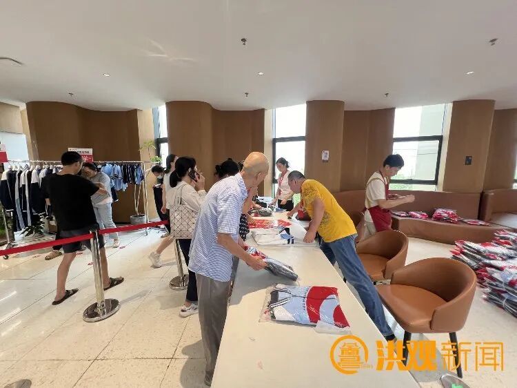 南昌校服自主选购,家长爱上“货比三家”