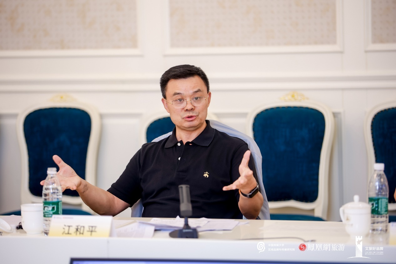 高级编辑、中宣部“四个一批”人才、中宣部重点人才专家库成员江和平