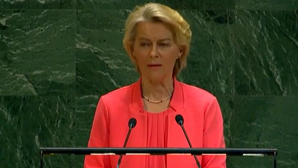 特朗普表态让欧盟大惊失色，冯德莱恩公开唱反调，对华态度转变