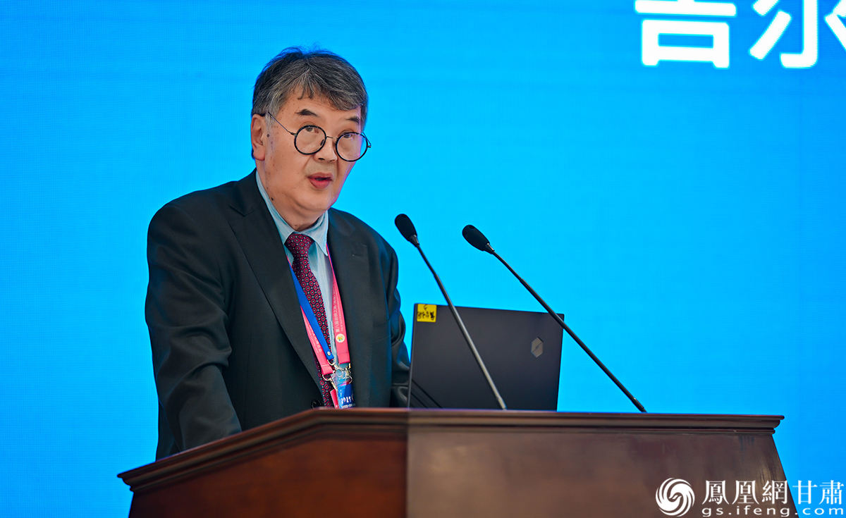 吉尔吉斯斯坦比什凯克国立大学教授库巴内奇别克·朱萨耶夫说，中国是值得信赖的战略合作伙伴。杨艺锴　摄