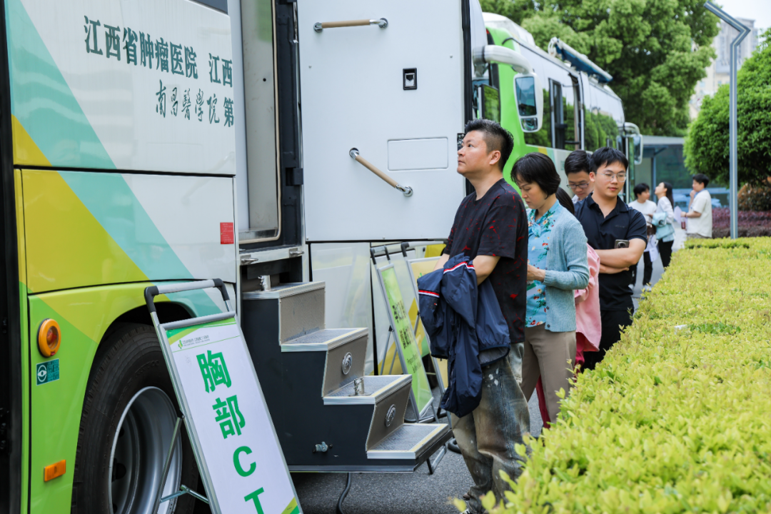省肿瘤医院配备移动CT车为居民免费筛查