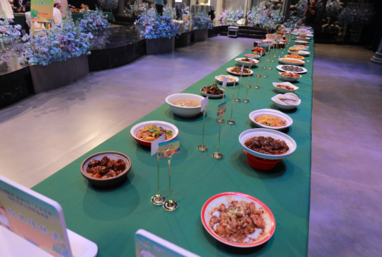 彭泽县“至味彭泽·2025年‘十乡百碗’”特色美食文旅推介活动现场(彭泽县融媒体中心 供图)