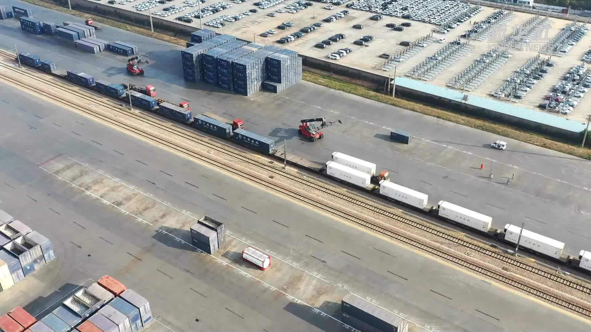 双向奔赴 中老铁路货运忙