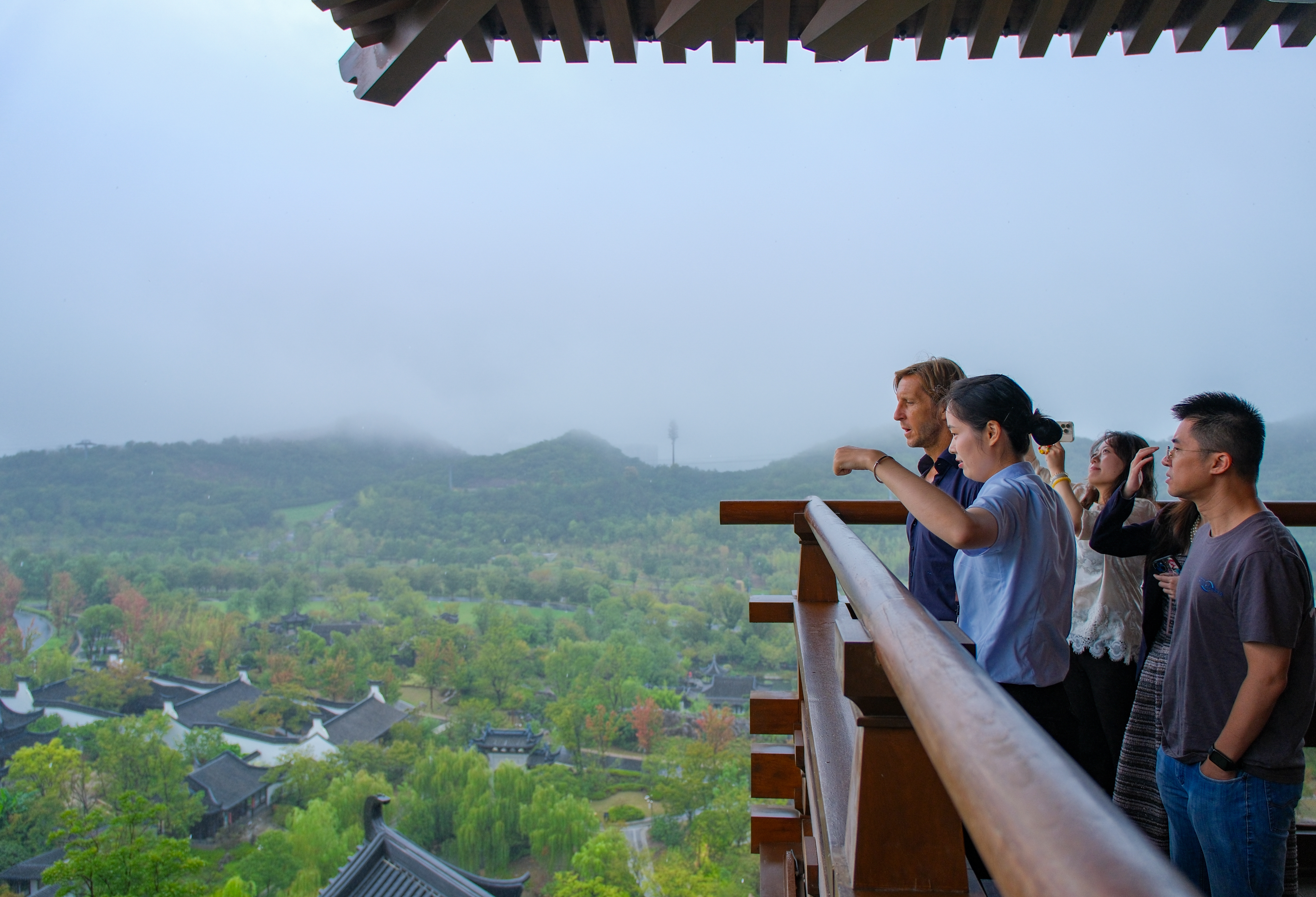 文旅融合与国际交流共绘新篇章  意大利传奇球星安布罗西尼到访南京江宁汤山