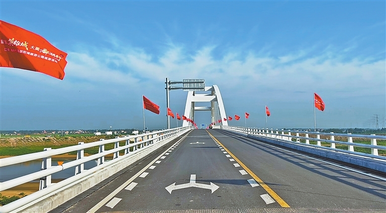 位于南昌县新联乡东侧东阳村附近的长乐大桥。