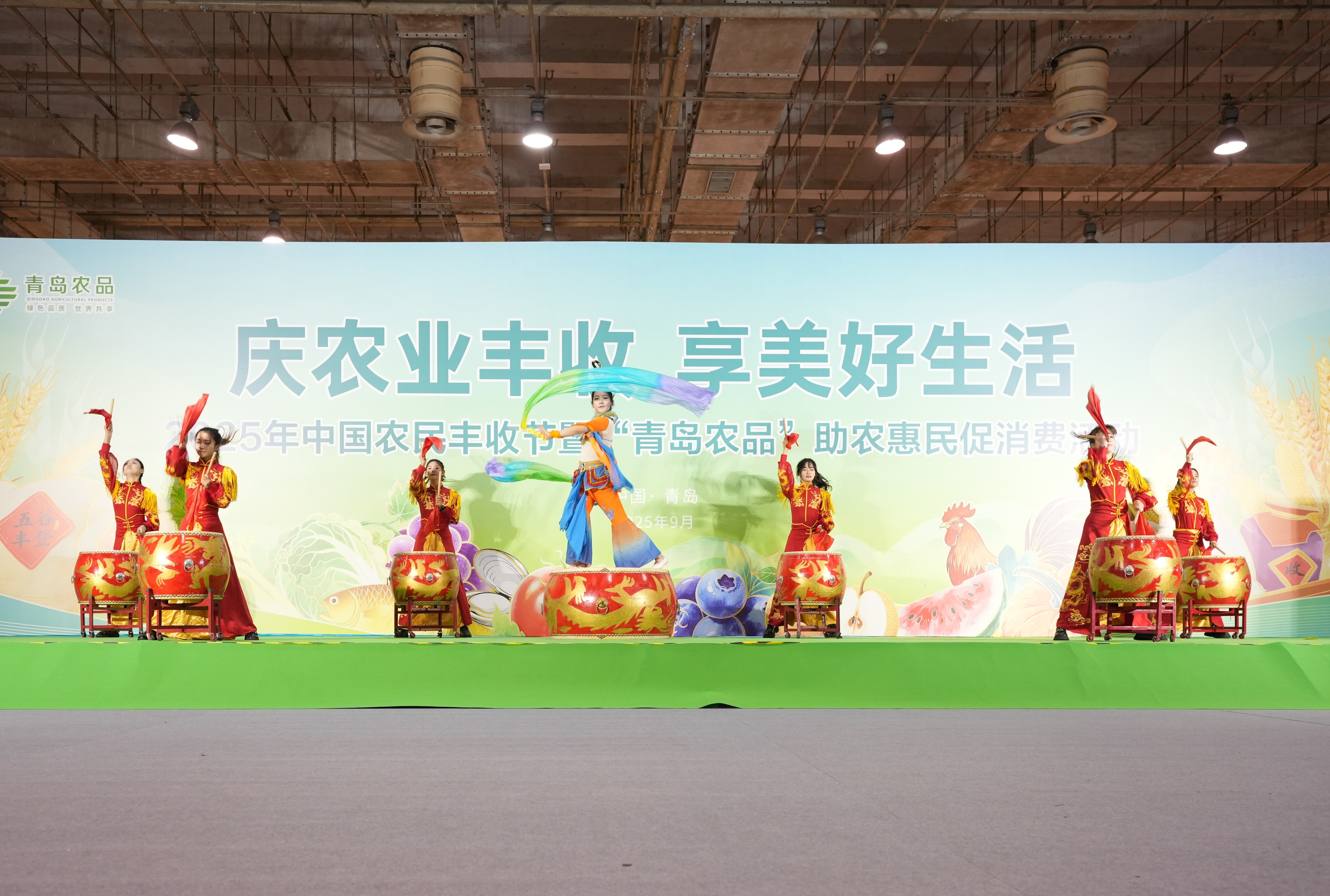 欢歌载舞庆丰收