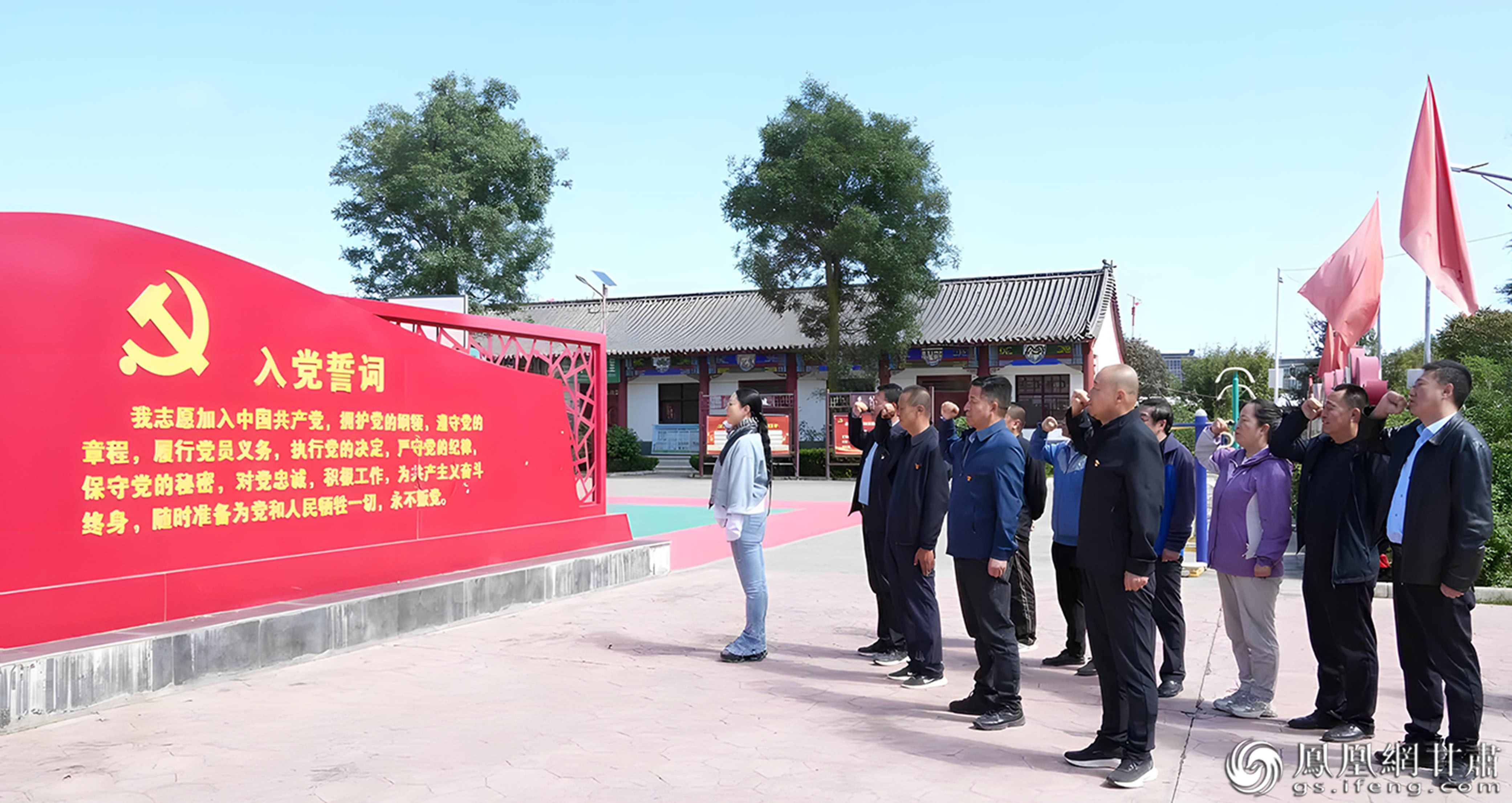 中国广电甘肃公司党员重温入党誓词　王若男　摄