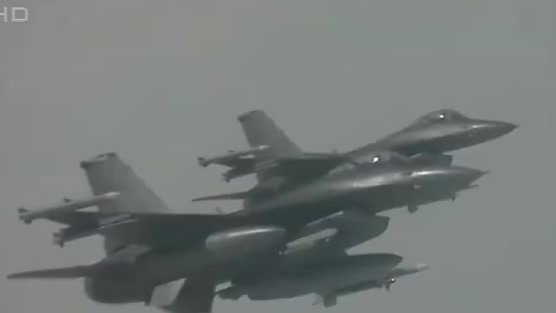 俄军轰炸机执行白令海飞行任务，美军机拦截