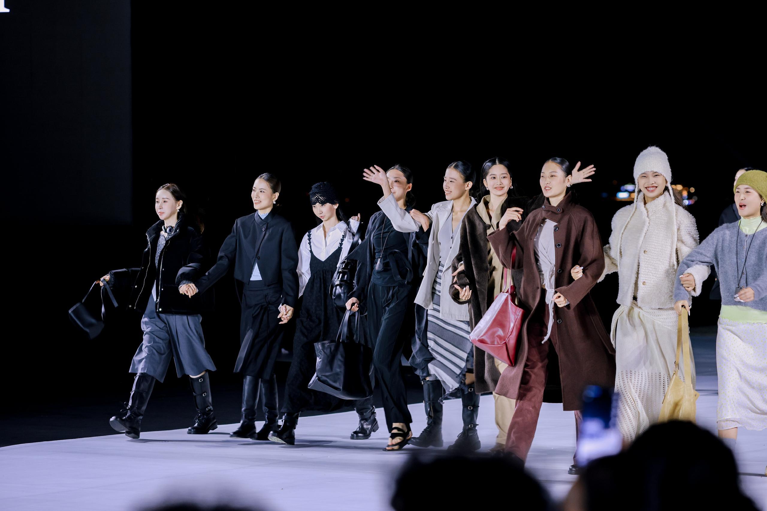 2025青岛国际时装周上演压轴大秀：Matkasi“觉醒乐章 Metanoia”，以衣为媒唤醒生活本真