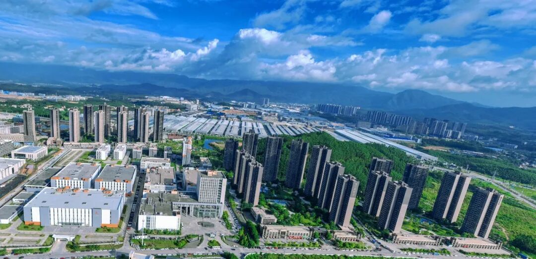 共和镇 谭成伟 摄