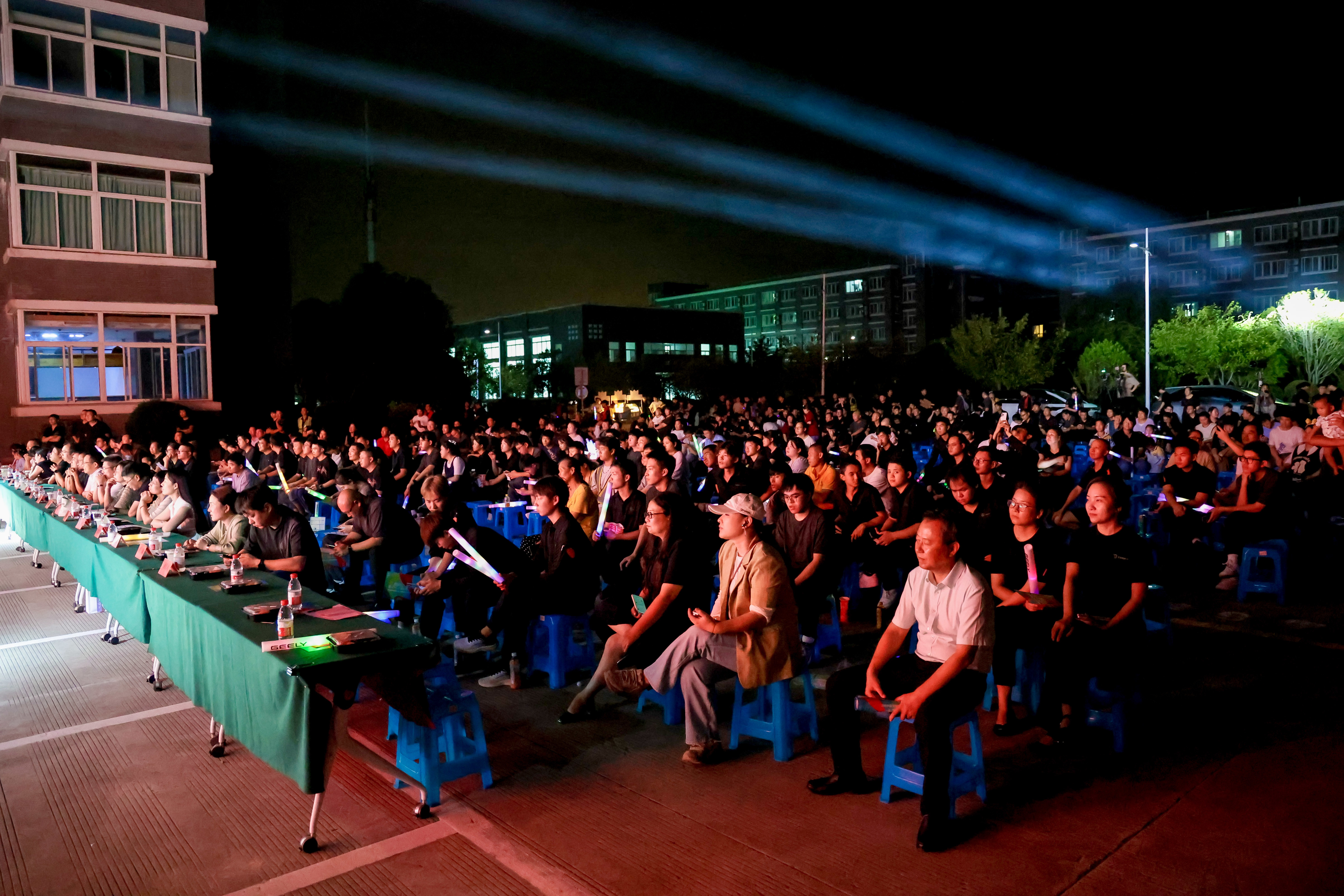 “艺路先锋”走进吉利极氪工厂，真情说唱颂扬宁波先进制造之光