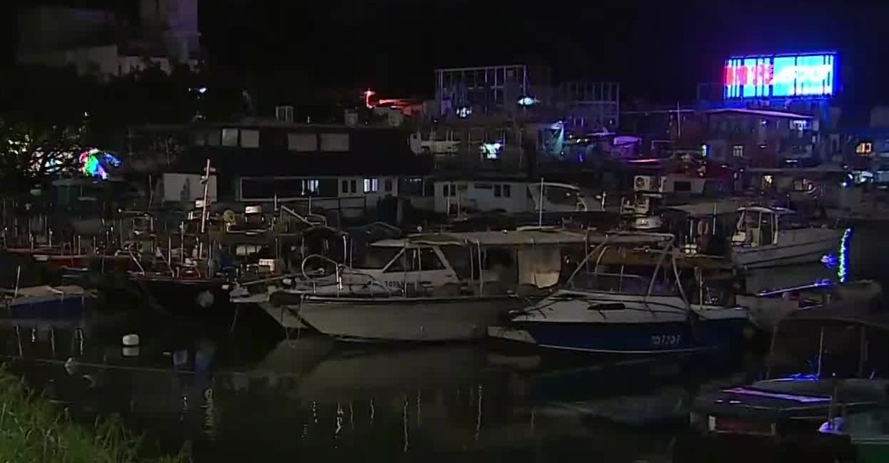 台风“桦加沙”来袭，香港东部沿岸水位大升