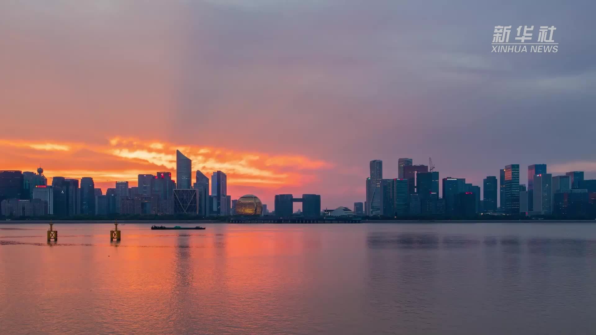 第四届数贸会主题无人机表演点亮杭州夜空