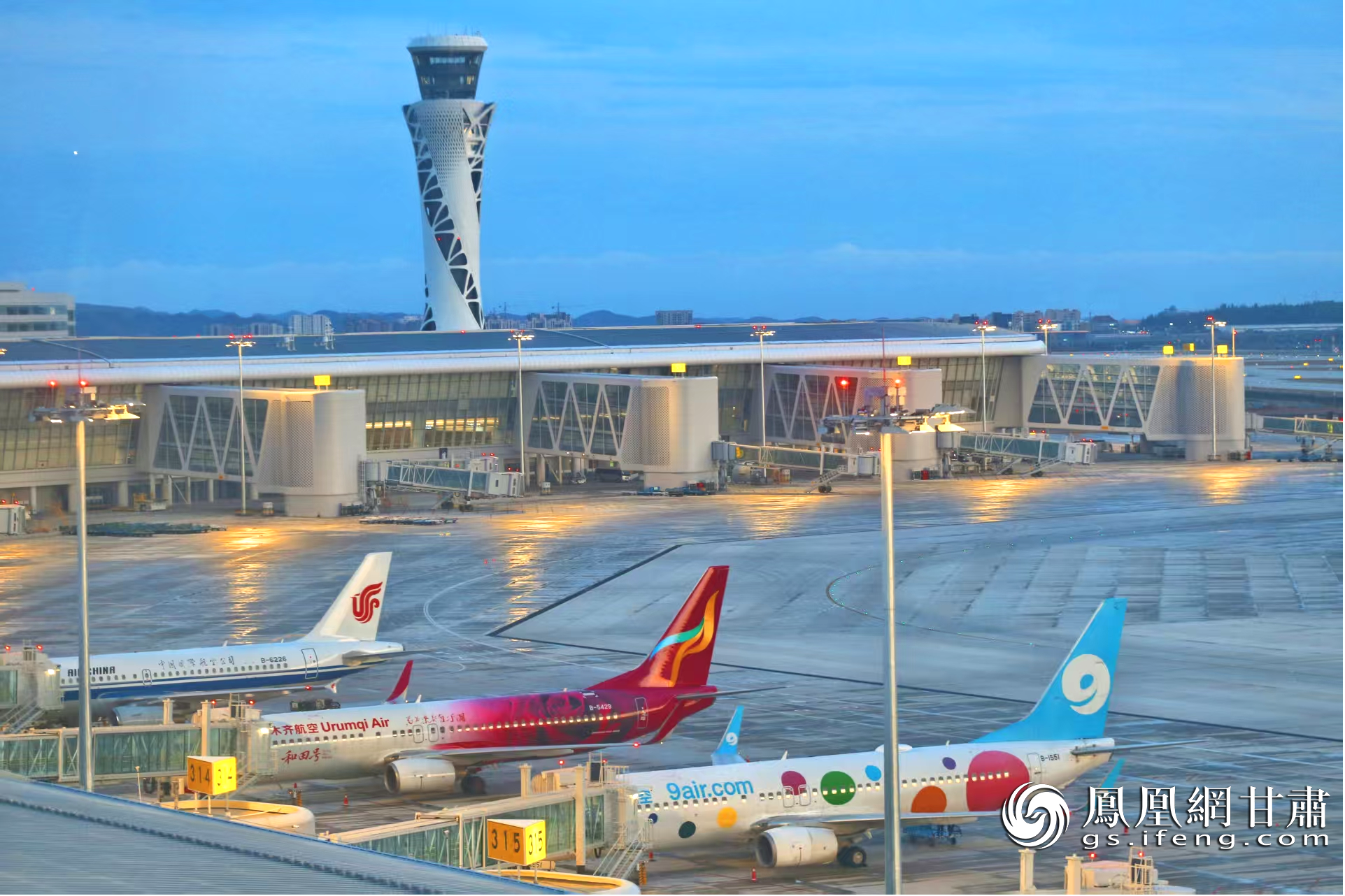 密织航网 广联世界 摄影/曹昱