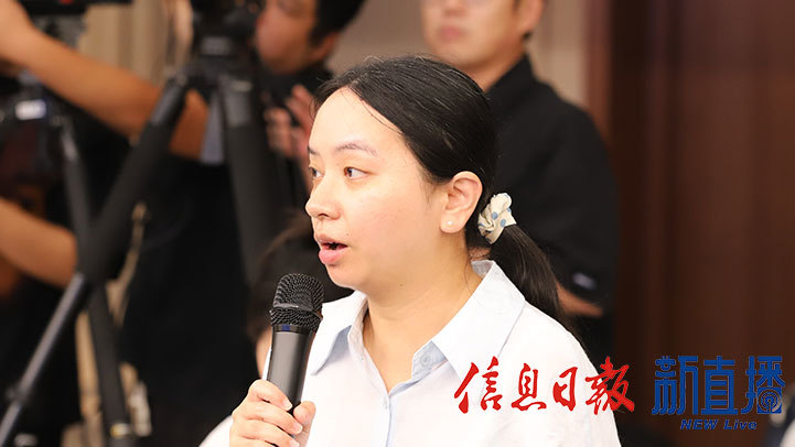 江南都市报提问(文颖 摄)