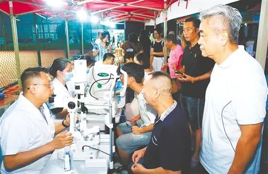 文明Yeah（夜）集——中医药文化大健康夜市活动让惠民利民成效更加可感可及 郭永乐 摄